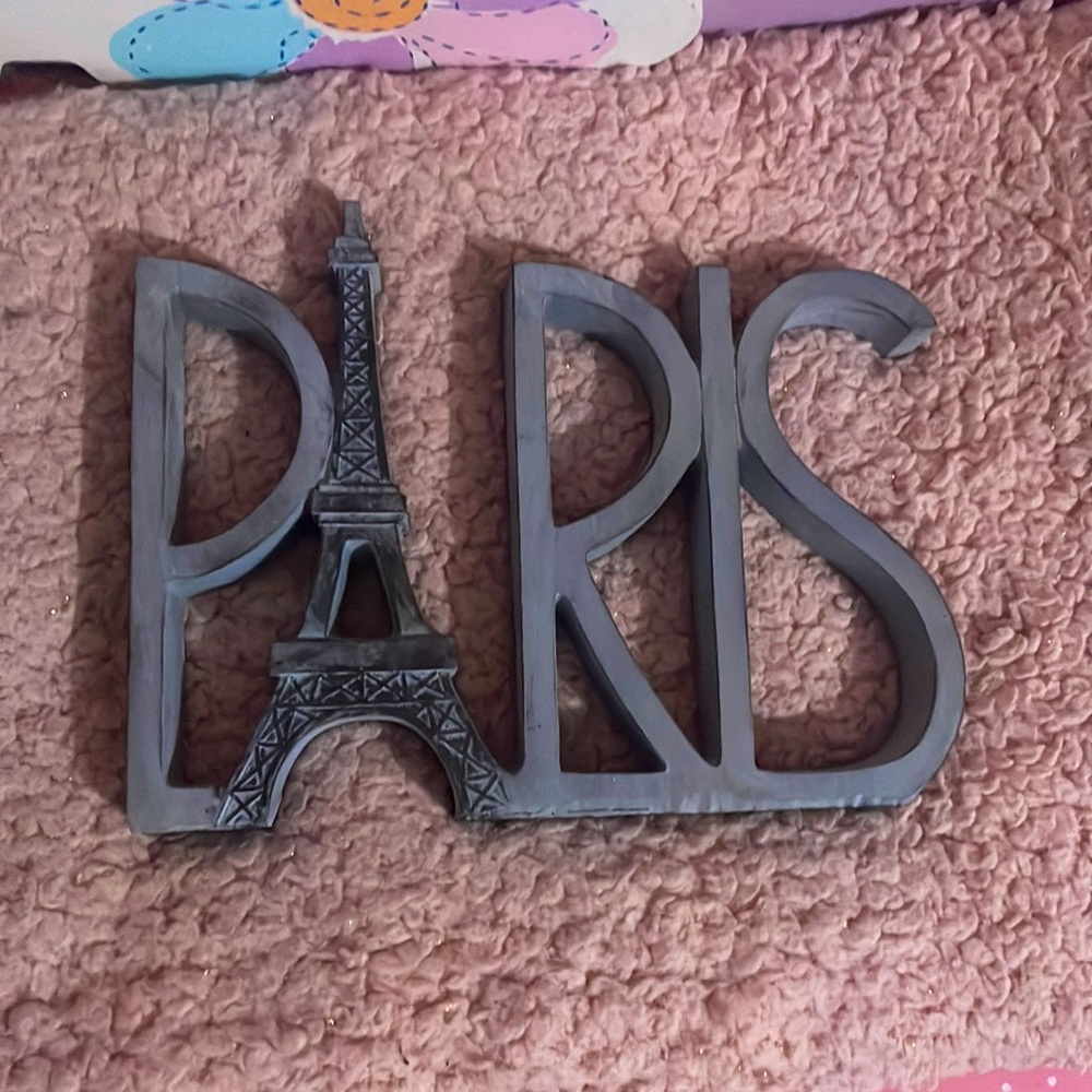 “PARIS” room decor sign